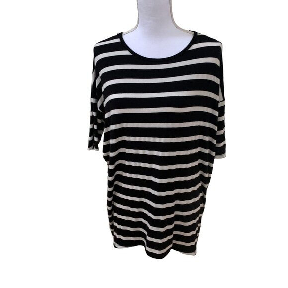 LuLaRoe Black & White Striped Oversized Tunic Top XS - Picture 1 of 6